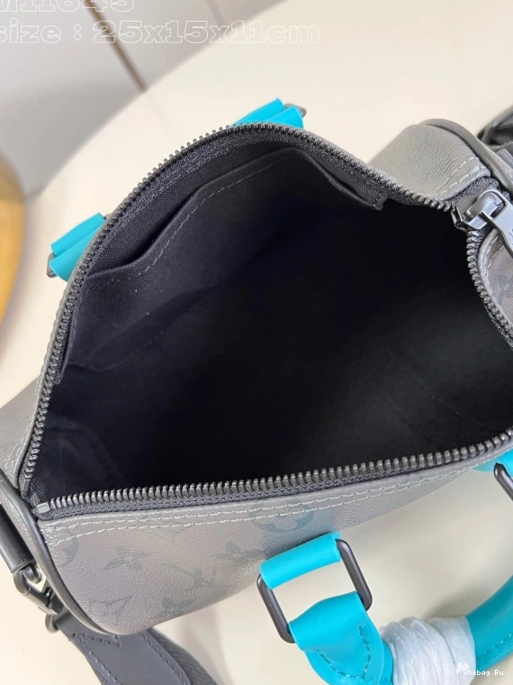 25 VUITTON KEEPALL BANDOULIÈRE LOUIS 0823